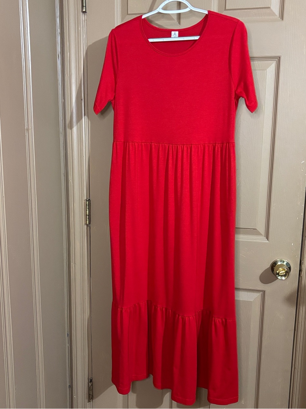 Women’s Red Short-Sleeve Flowy Maxi Dress Size Medium